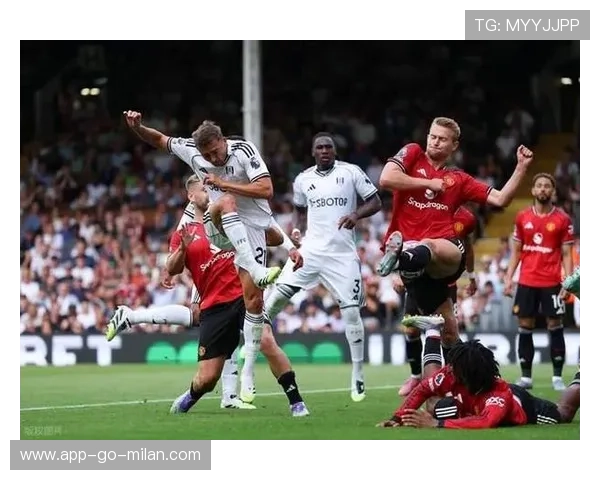 曼联被批打法保守！三中卫成为全队最大包袱