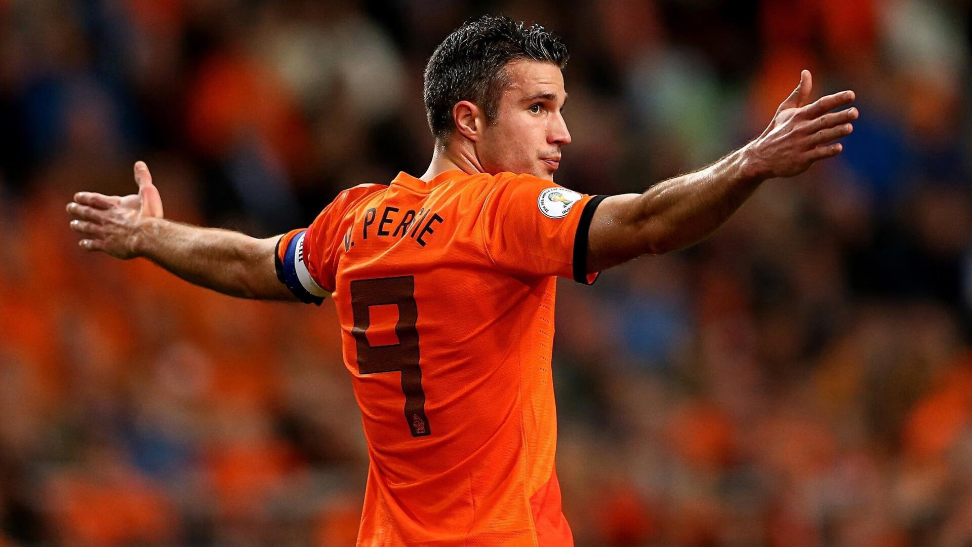 “马科斯·莫奇的速度与力量，成为阿根廷美洲狮队防守的坚实保障”